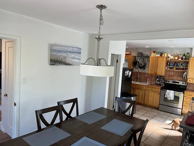 1262 E Stratford Ave — Photo 5