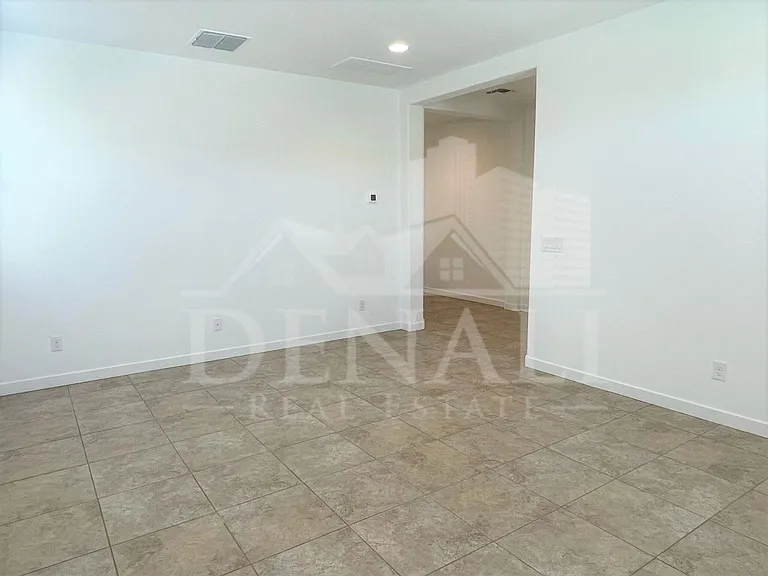 4622 N 192nd Ln — Photo 14