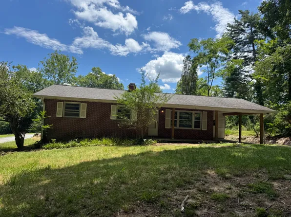 707 Rhodes Park Dr, Hendersonville, NC 28791