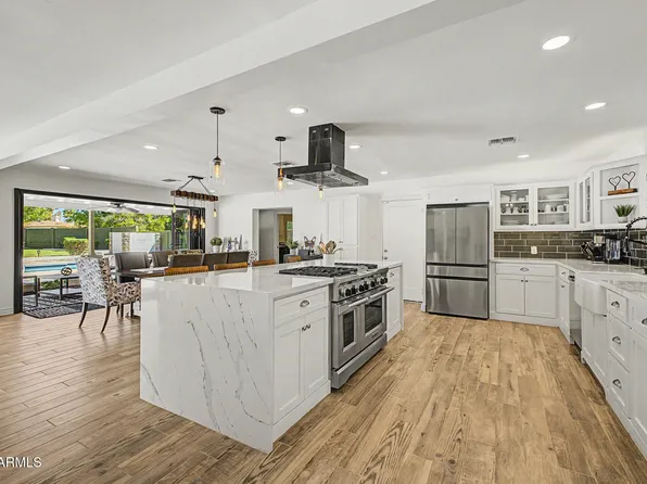 302 E HARMONT Drive, Phoenix, AZ 85020