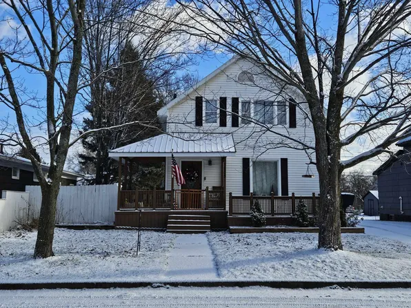 1605 Kimball St, Sault Sainte Marie, MI 49783