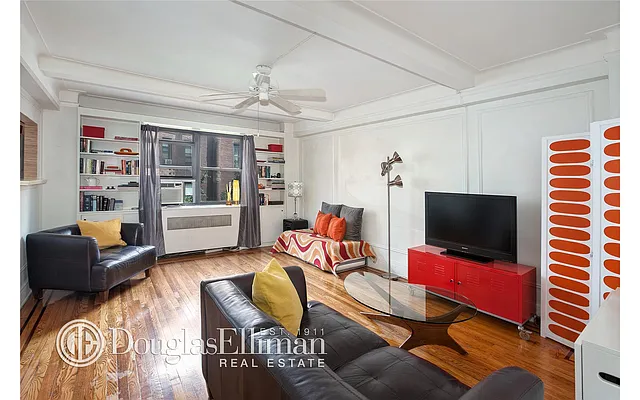 Sold by Douglas Elliman | media 20