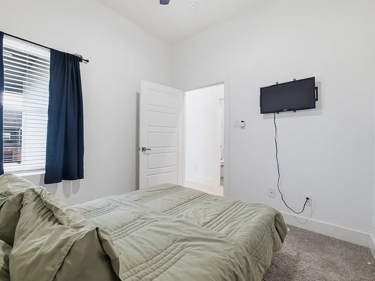2406 Merlin St — Photo 20