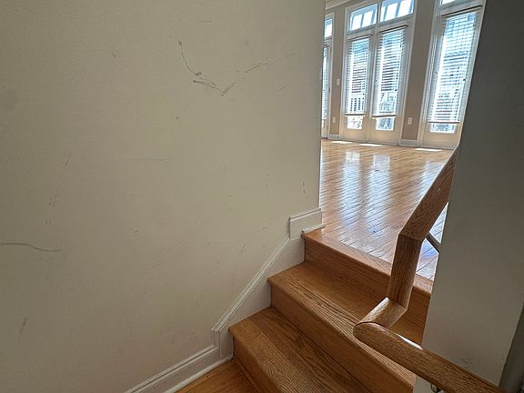 3rd image of 929 Gracie Way