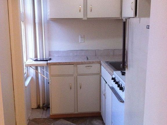 3rd image of 400 W 19th Ave APT 01