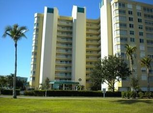 25 Bluebill Ave APT 106, Naples, FL 34108