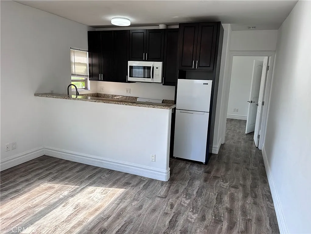 1 bed, 500 sqft, $2,200 — Photo 3