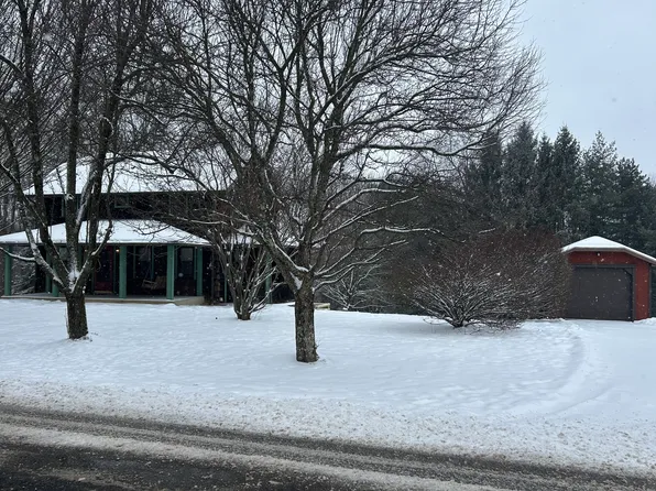 4174 Glasgow Rd, Valencia, PA 16059