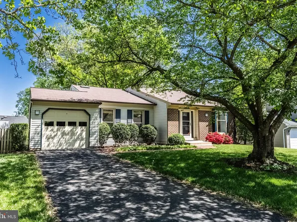 1623 Nathan Ln, Herndon, VA 20170