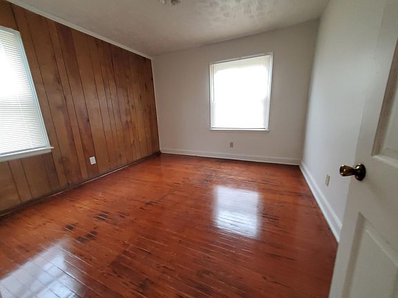 5th image of 223 N 39th St