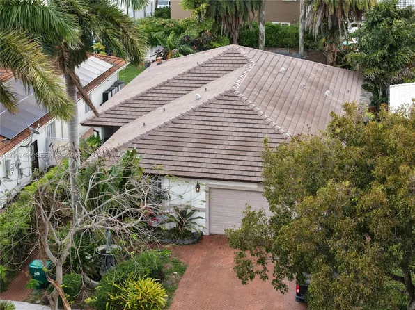 8746 NW 140th Ln, Miami Lakes, FL 33018