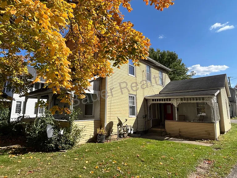 237-239 Maple St — Photo 6