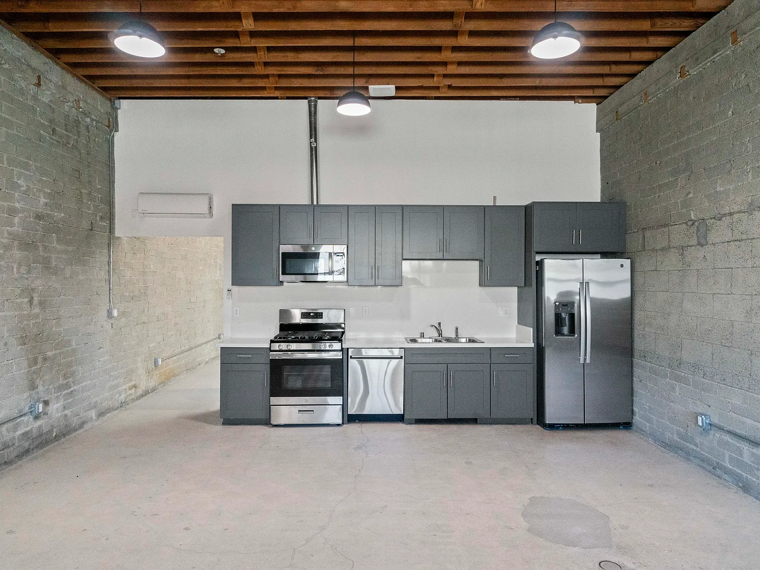 Studio, 1081 sqft, $2,695 — Photo 2
