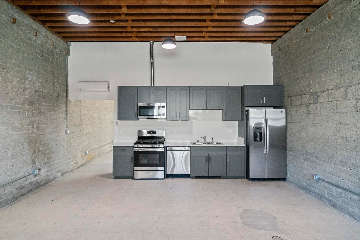 Building Photo - 1901 S Pacific Ave #6
