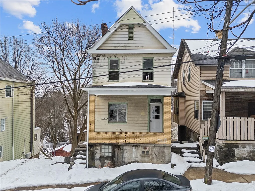 435 E Burgess St photo 1