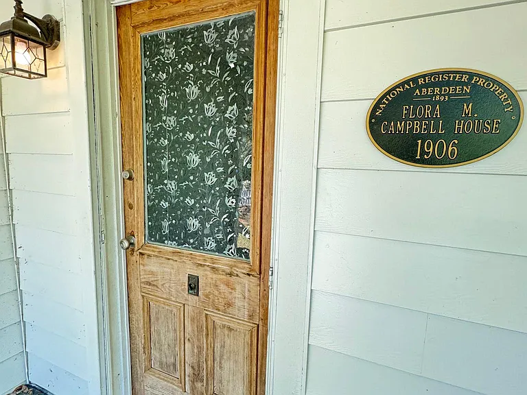 310 E Main St — Photo 3