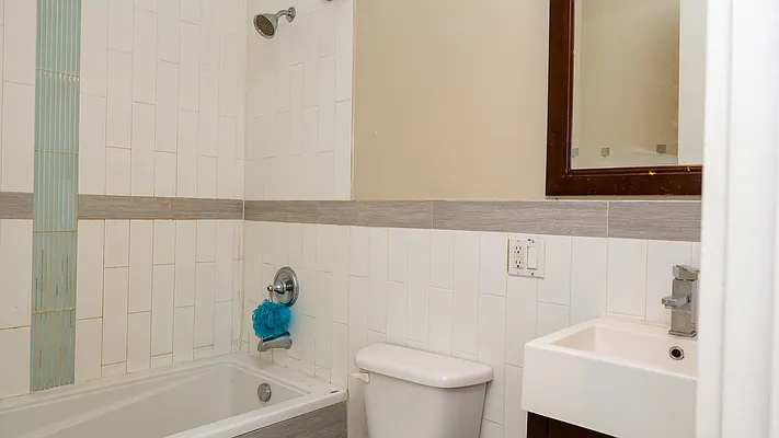 Rented by Nooklyn NYC LLC | media 12