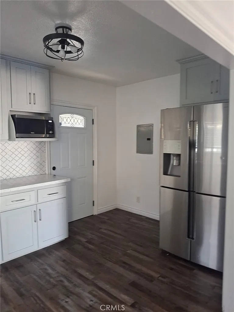 2 bed, 992 sqft, $3,500 — Photo 2