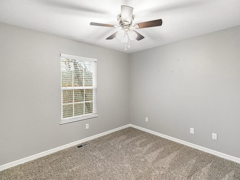 32 Kendal Dr — Photo 22
