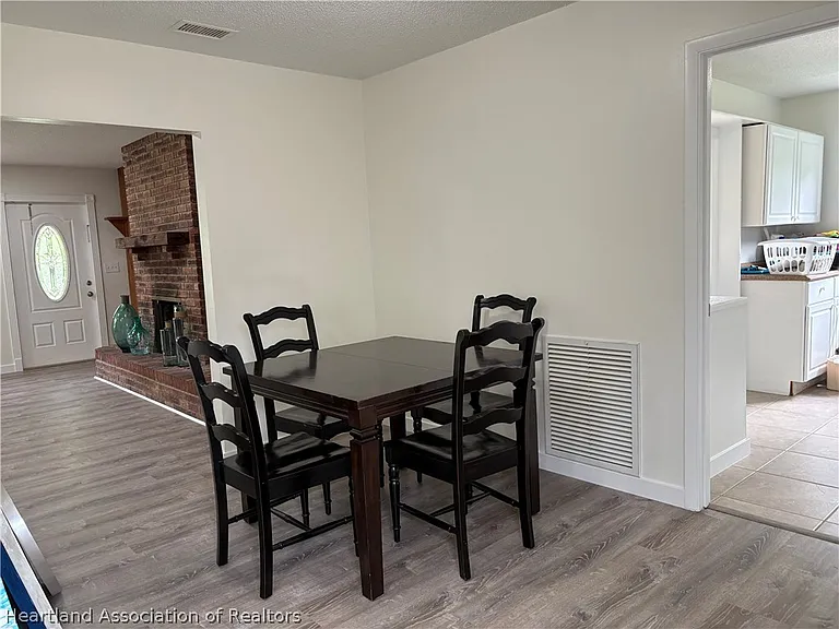 1008 Lagrande Blvd — Photo 9