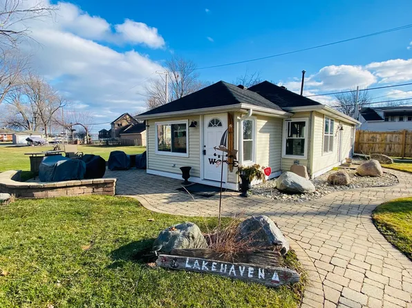 813 Hayden Dr, McHenry, IL 60051