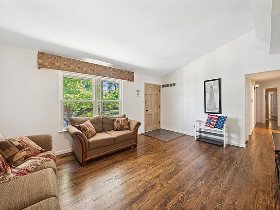 3rd image of 608 Twig Ln
