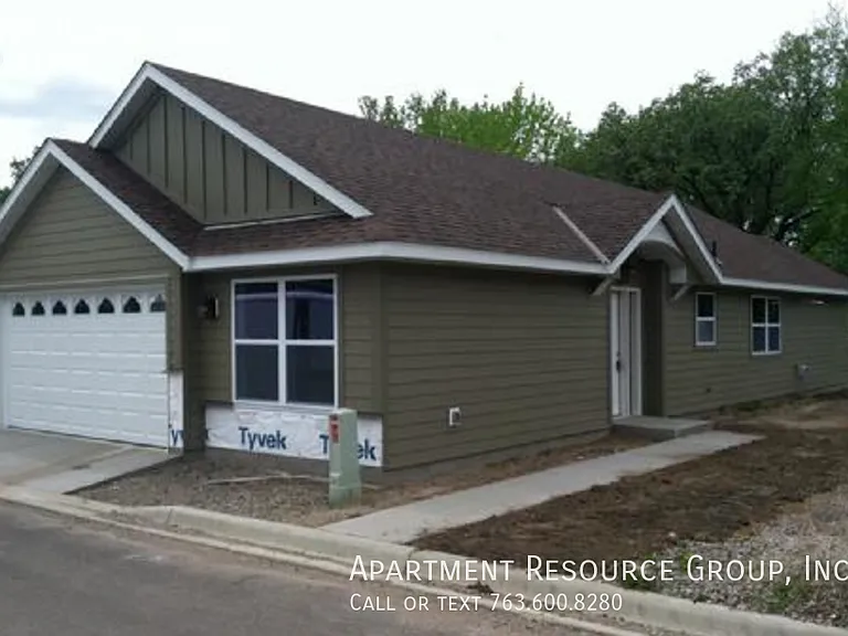 826 Greta Ln — Photo 2