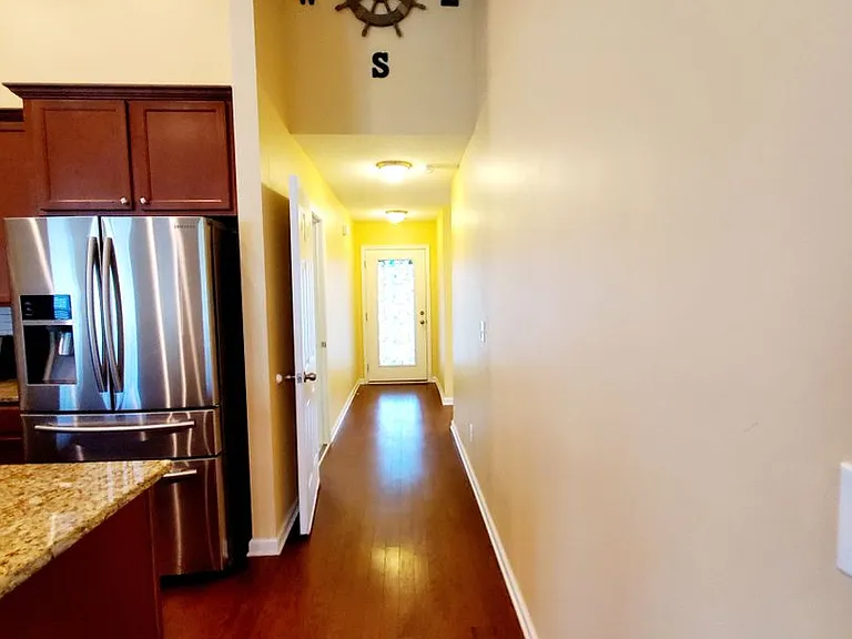 504 Cedar Lakes Dr — Photo 7