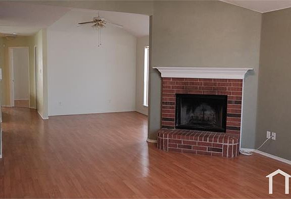 3rd image of 6004 Garden View Dr