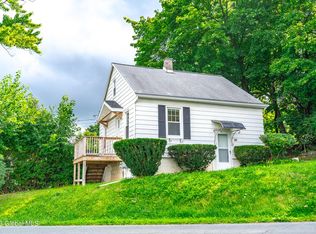 33 Ridge Rd, Rensselaer, NY 12144