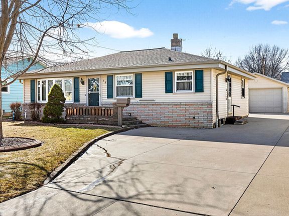 2nd image of 49 Fairway Ct