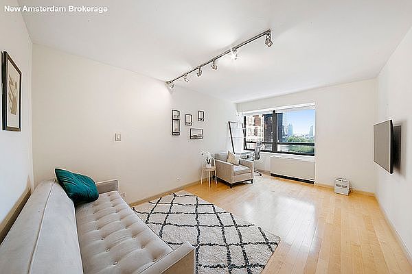 1st image of 240 E 47th St APT 9E