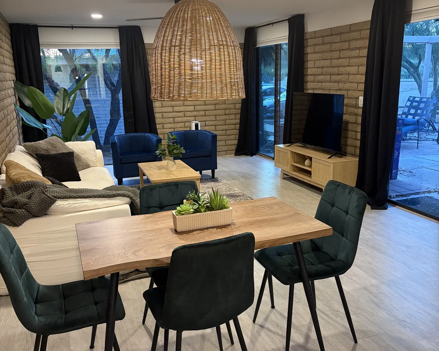 2 bed, 953 sqft, $3,450 — Photo 1