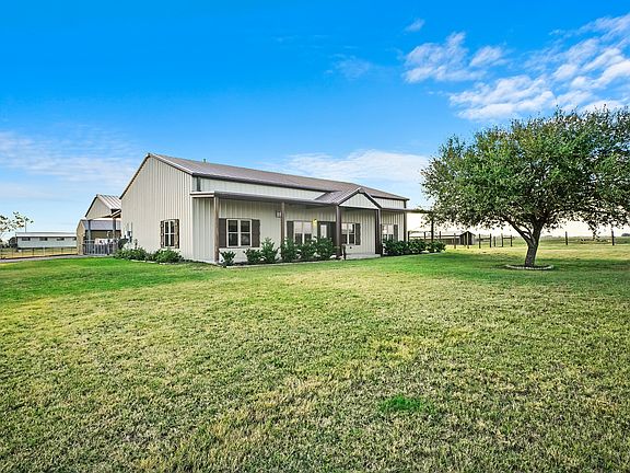 2nd image of 4066 Twin Oaks Ln