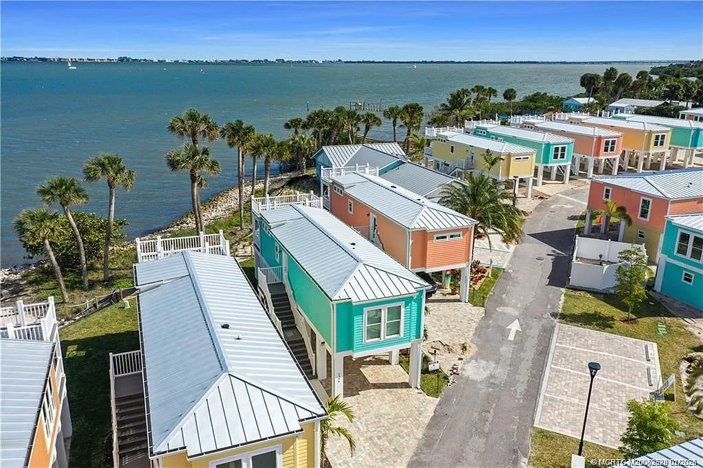2 bed, 1.0 bath, 1000 sqft, $2,400 — Photo 1