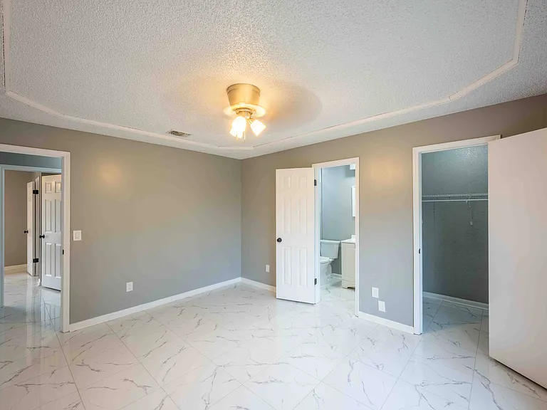 8126 Sable Woods Dr N — Photo 18