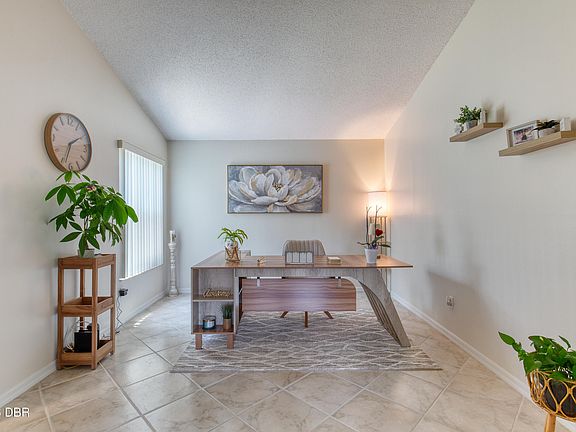 5th image of 982 Breezemont Ct