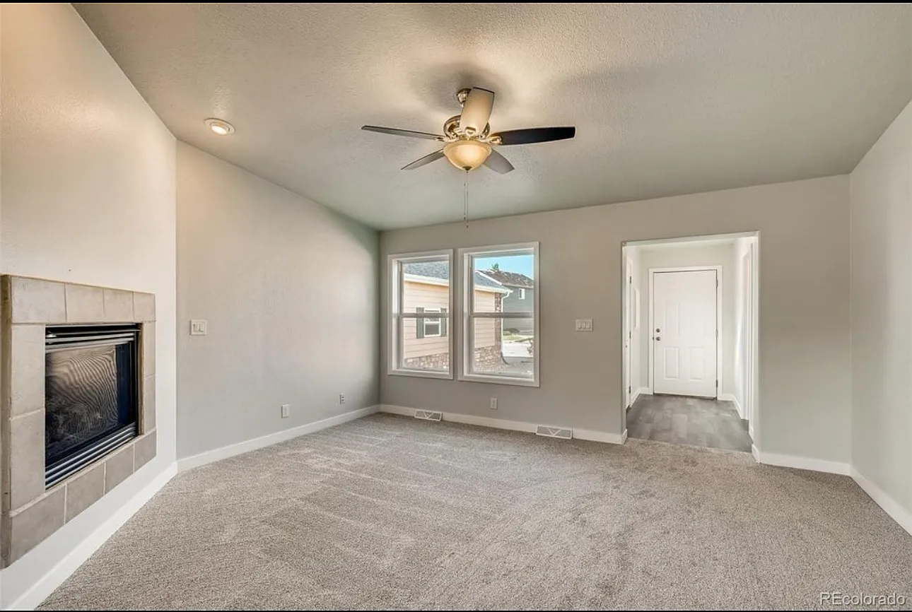 3 bed, 1325 sqft, $2,400 — Photo 3