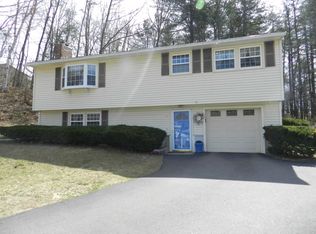 17 Donald St, Hooksett, NH 03106