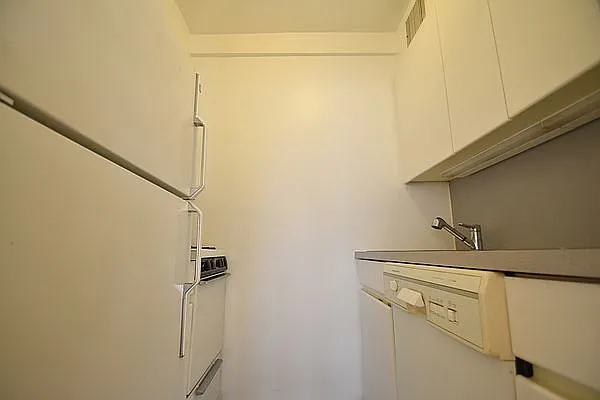 Rented by PMG Real Estate  | media 13