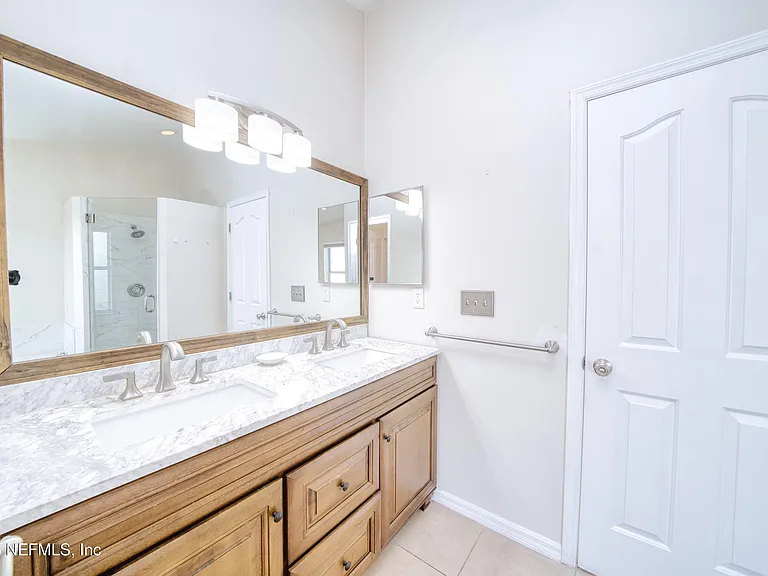 5628 Loma Vista Dr W — Photo 30