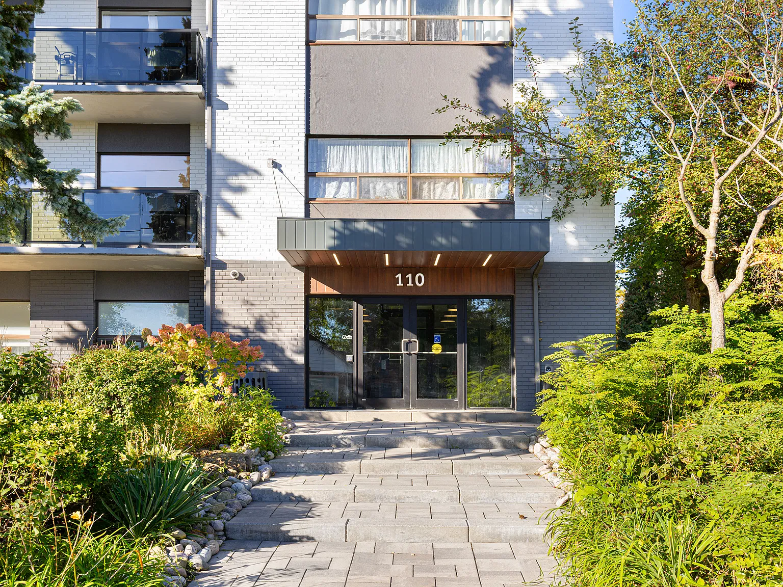 110 Park Road North — Photo 3