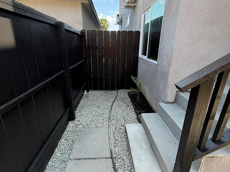 637 S 32nd St — Photo 15