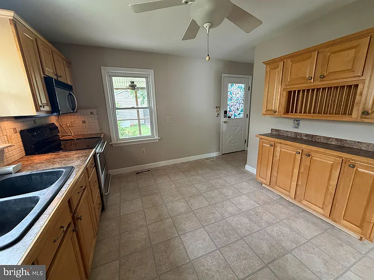 520 Fairview Ave — Photo 5