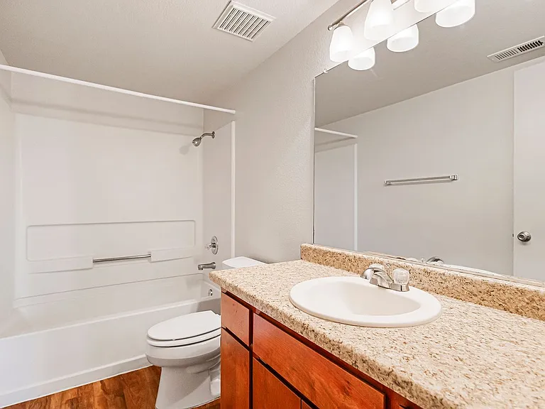 Amanda Place Apartments — Photo 44