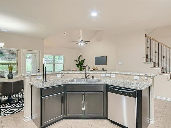 2nd image of 8024 Vista Hill Ln