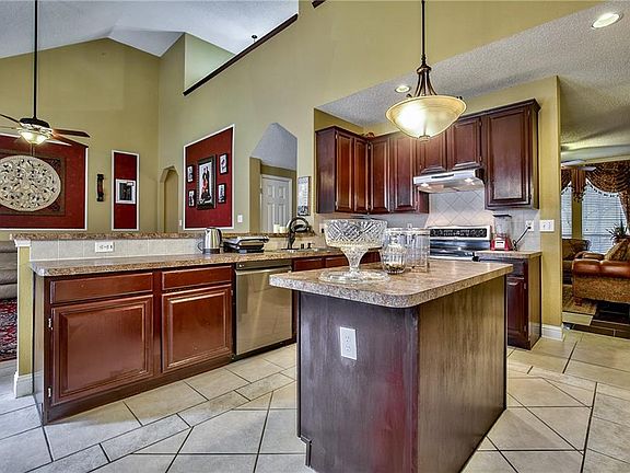 3rd image of 7300 Tabor Cir