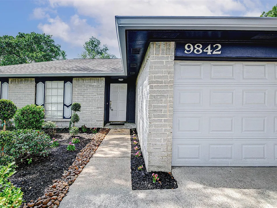 9842 Shell Rock Rd