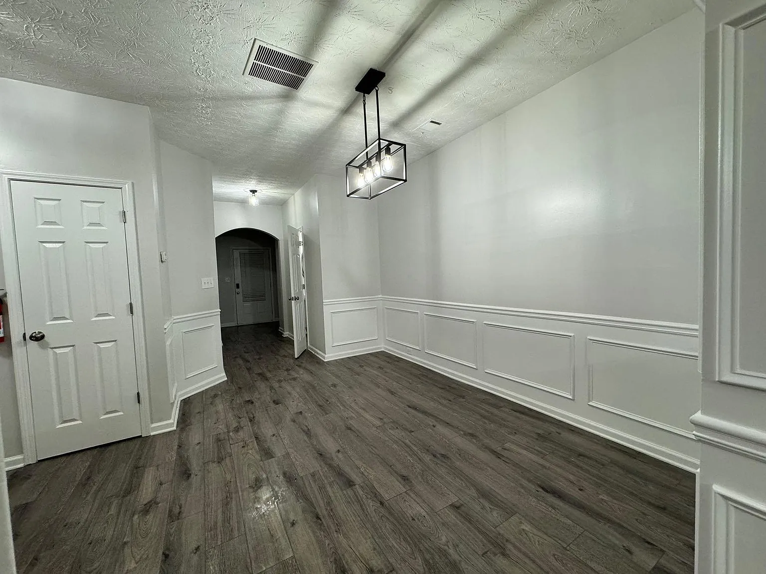 3 bed, 2.5 bath, 1712 sqft, $1,945 — Photo 2