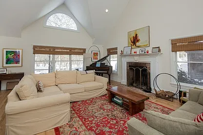 19 Grape Arbor Ln